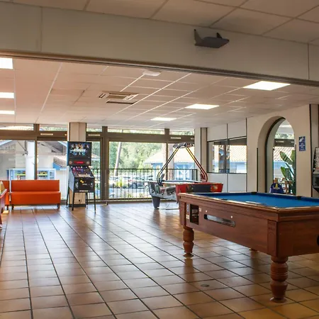 Camping Les Criques De Royan 2*