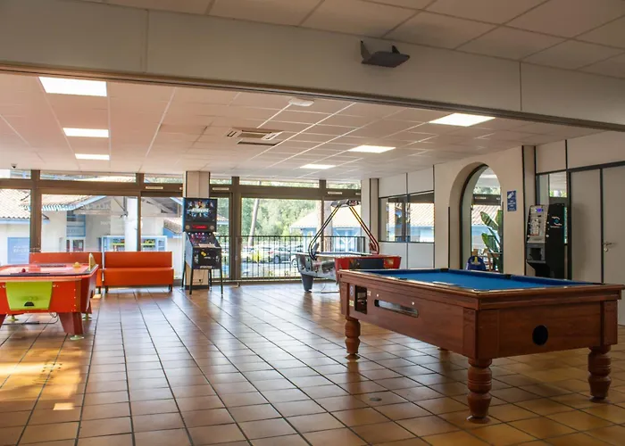 Camping Les Criques De Royan 2*