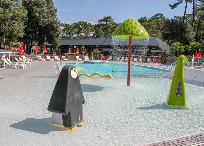 Camping Les Criques De Royan 2*